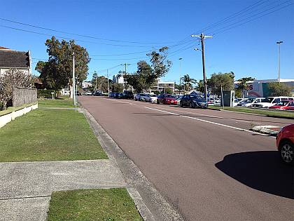 lakeside-shopping-the-entrance-1200_1474255646.jpg